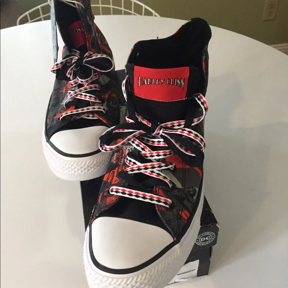 NWTin Box Harley Quinn Converse HighTops M 11, W13 - Picture 3 of 10